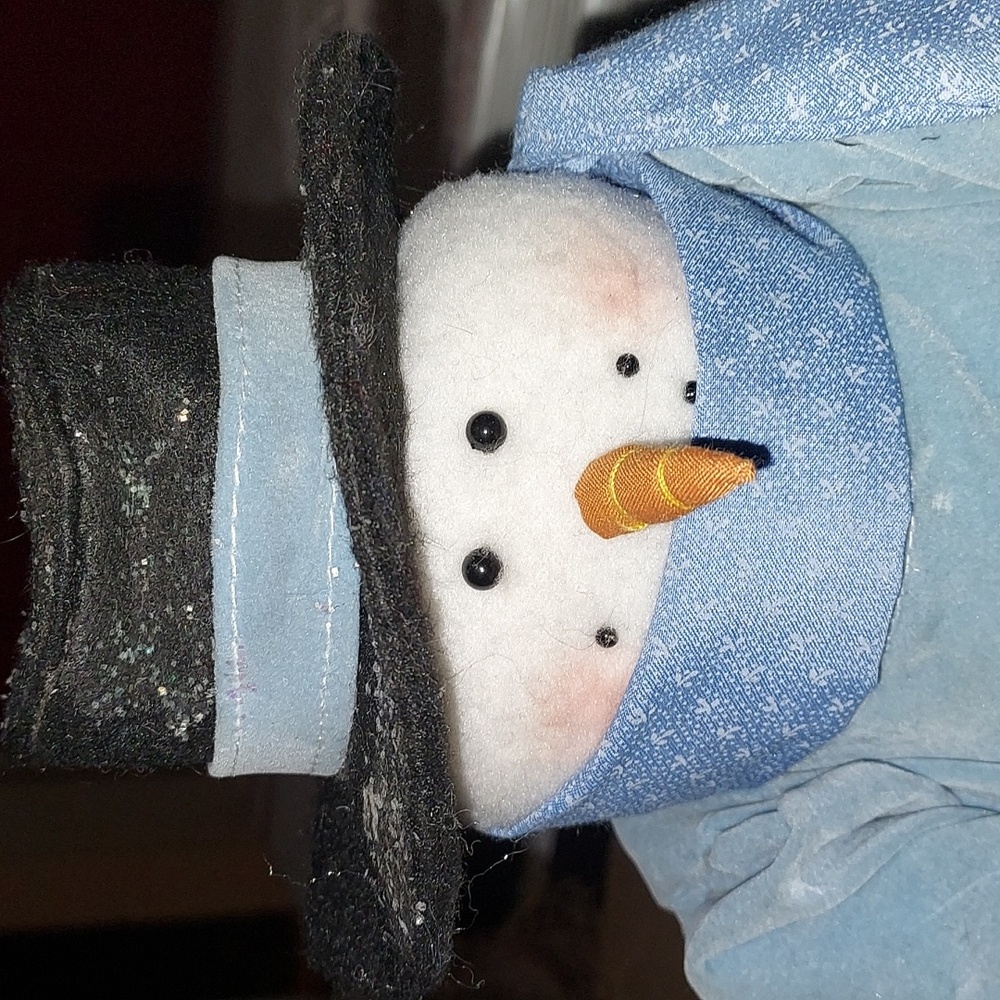 Adorable Plysh Snowman Family Figurine. 10" - Picture 2 of 8